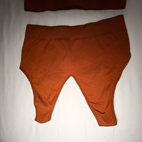 PrettyLittleThing Burnt Orange Activewear Top - Picture 10 of 11